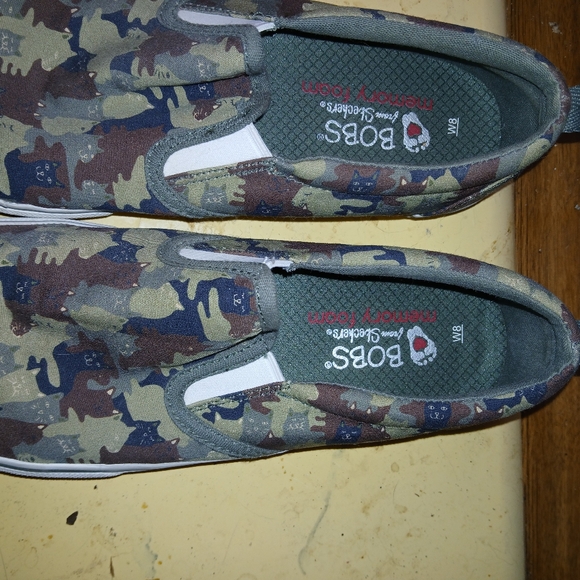 BOBS Skechers, Camo Cat Pattern Slip-ons,  Womens Size 8 - Picture 2 of 4